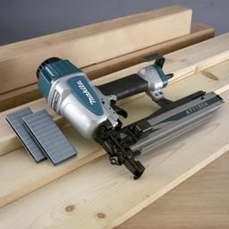 Makita AT1150A 7/16" Medium Crown Stapler 16 Ga.
