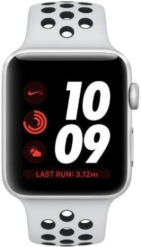 Apple Watch Series 3 Nike (Aluminum) 42mm in Silver in Premium condition